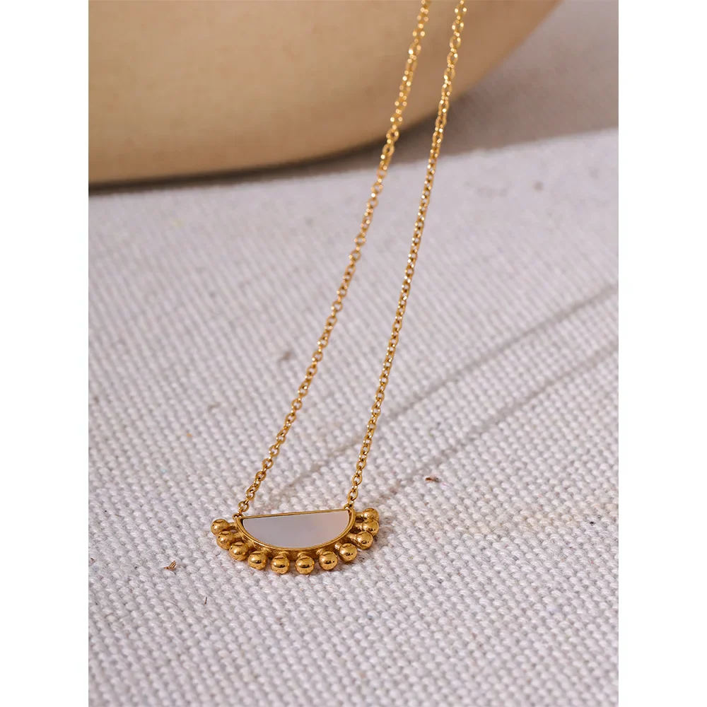 Fan Necklace