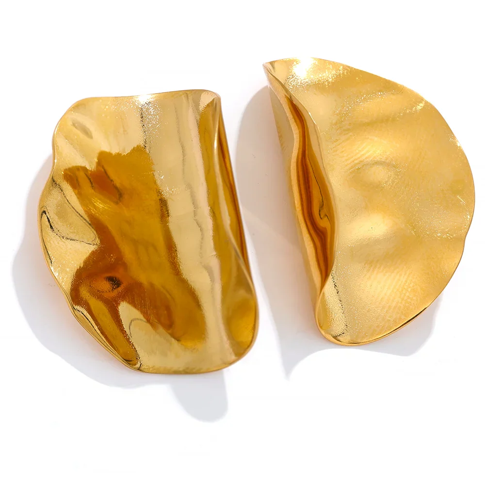Metal Edge Curl Stud Earrings