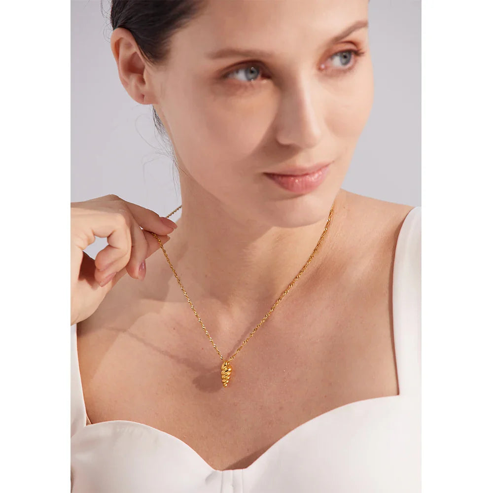 Conch Pendant Necklace