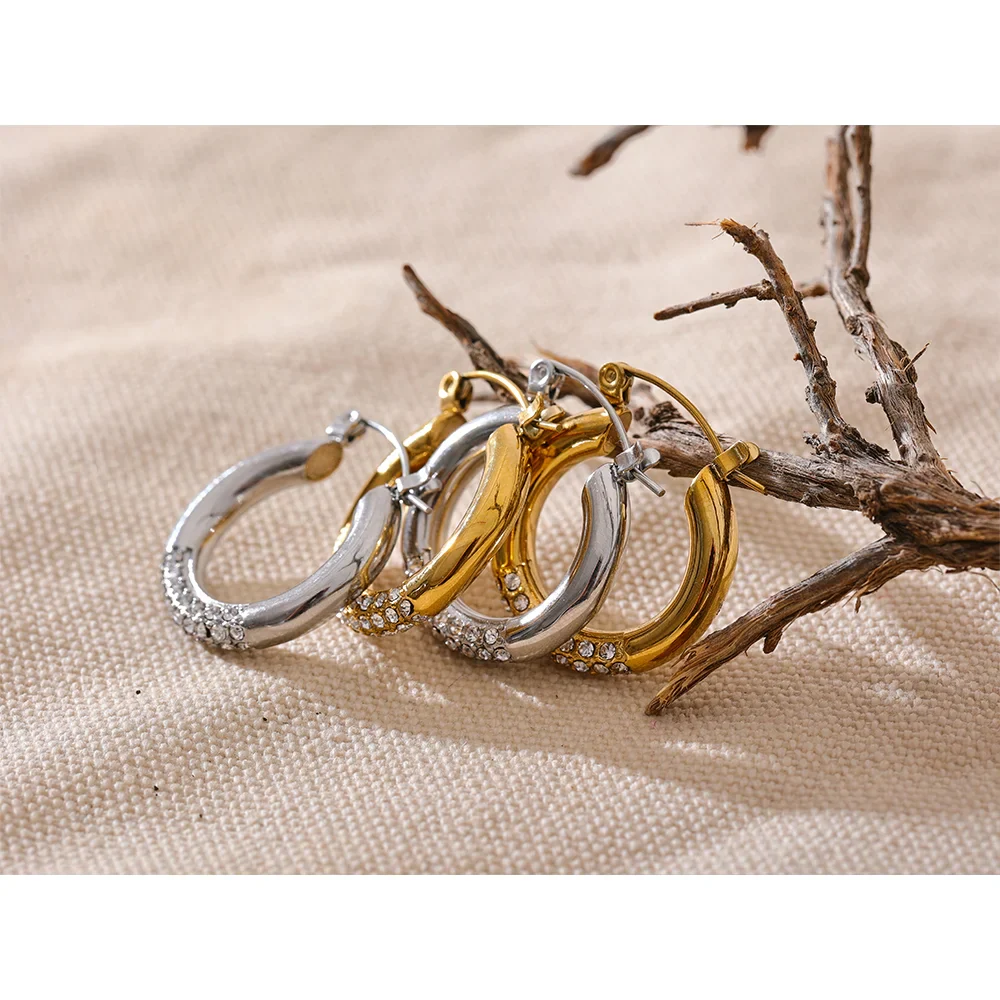Round earrings