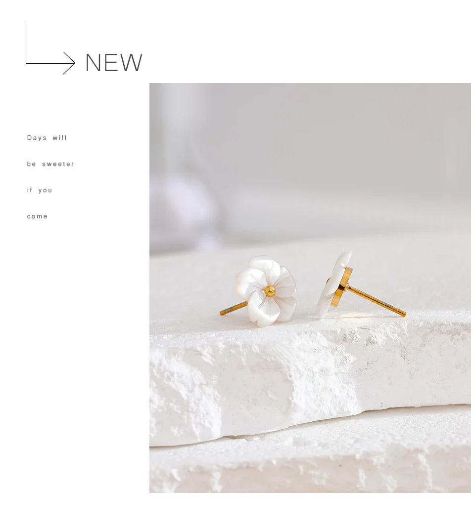 Flower Earrings White
