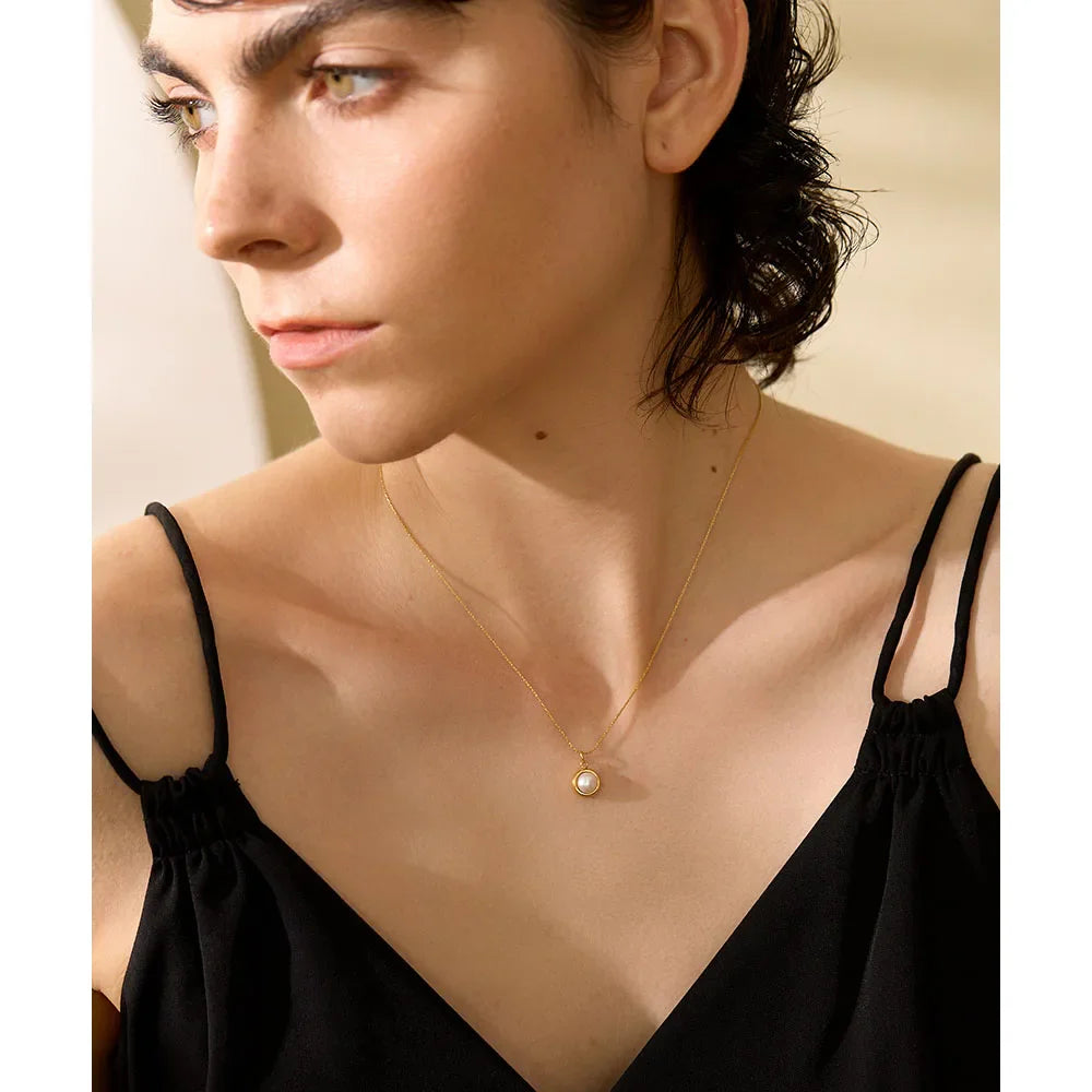Pearl Pendant Necklace Gold