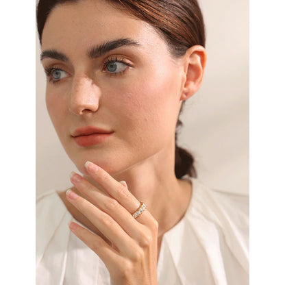 Delicate Bling Zirconia Ring