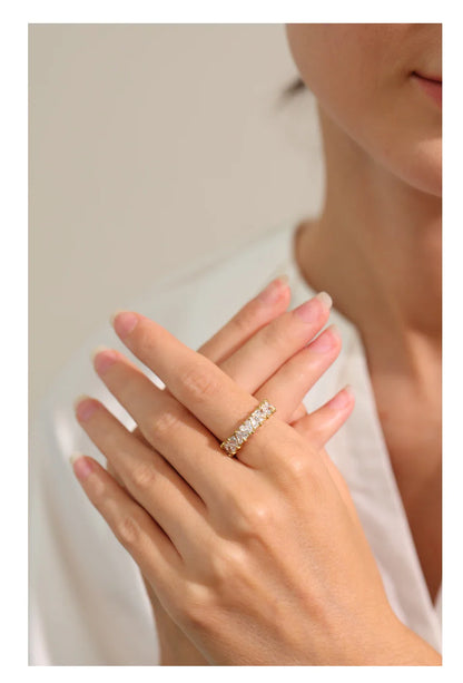 Delicate Bling Zirconia Ring