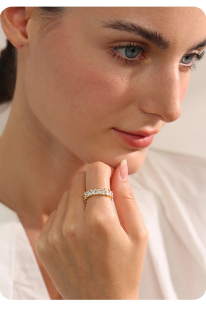 Delicate Bling Zirconia Ring