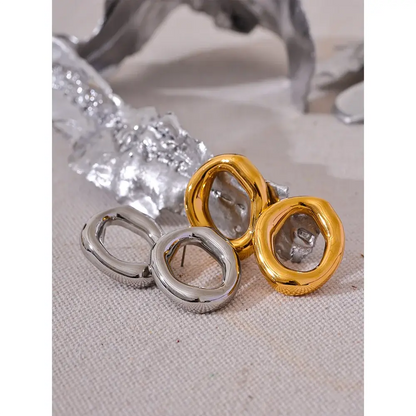 Geometric earrings gold