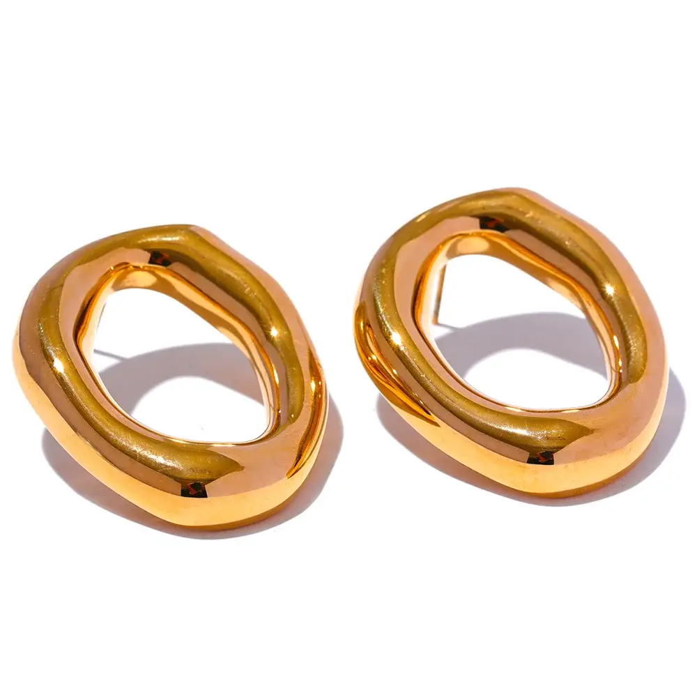 Geometric earrings gold