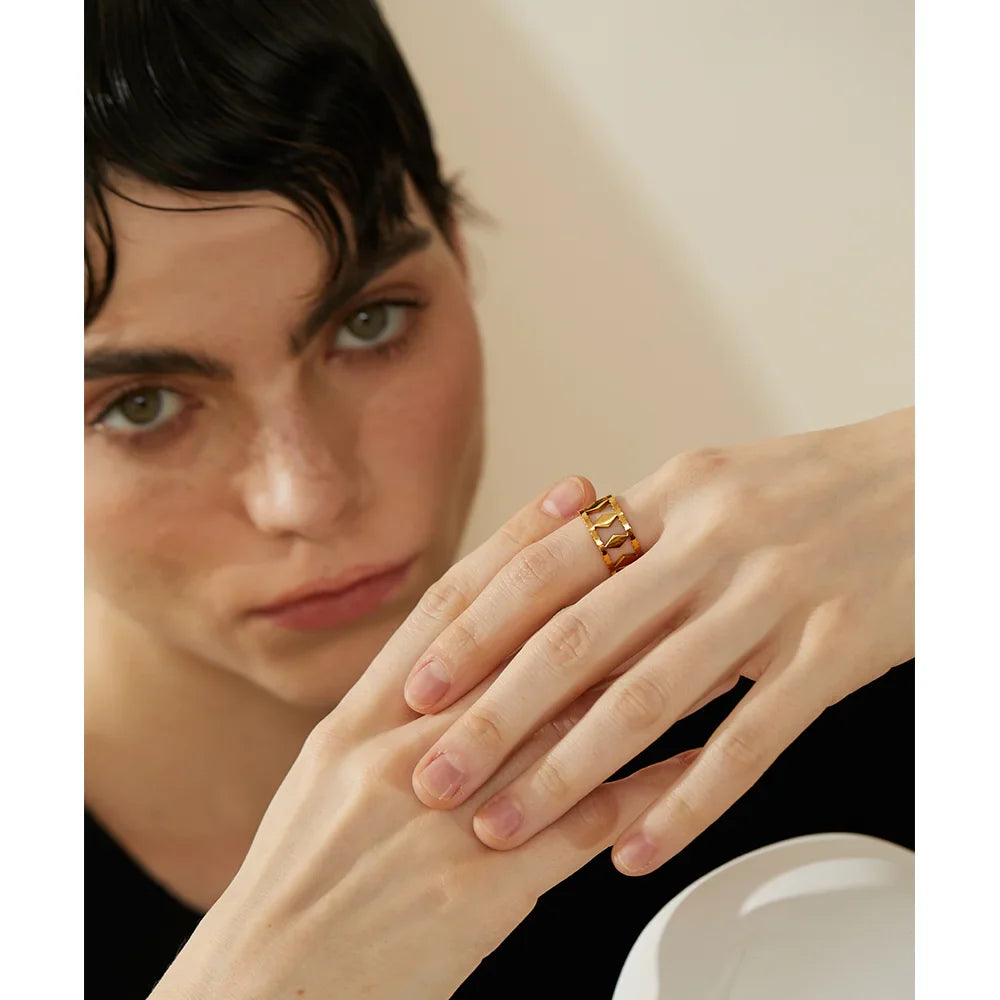 Rhombus engagement ring