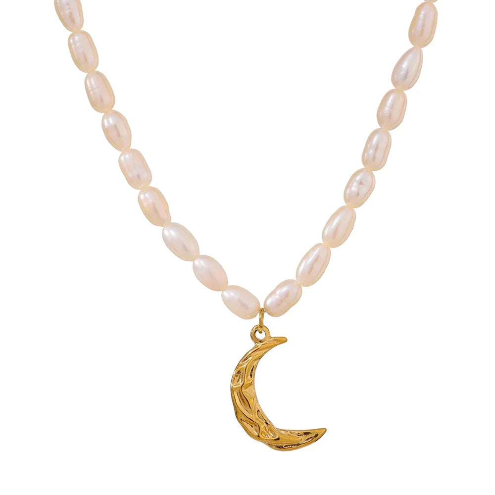 Moon Pendant Pearl Necklace