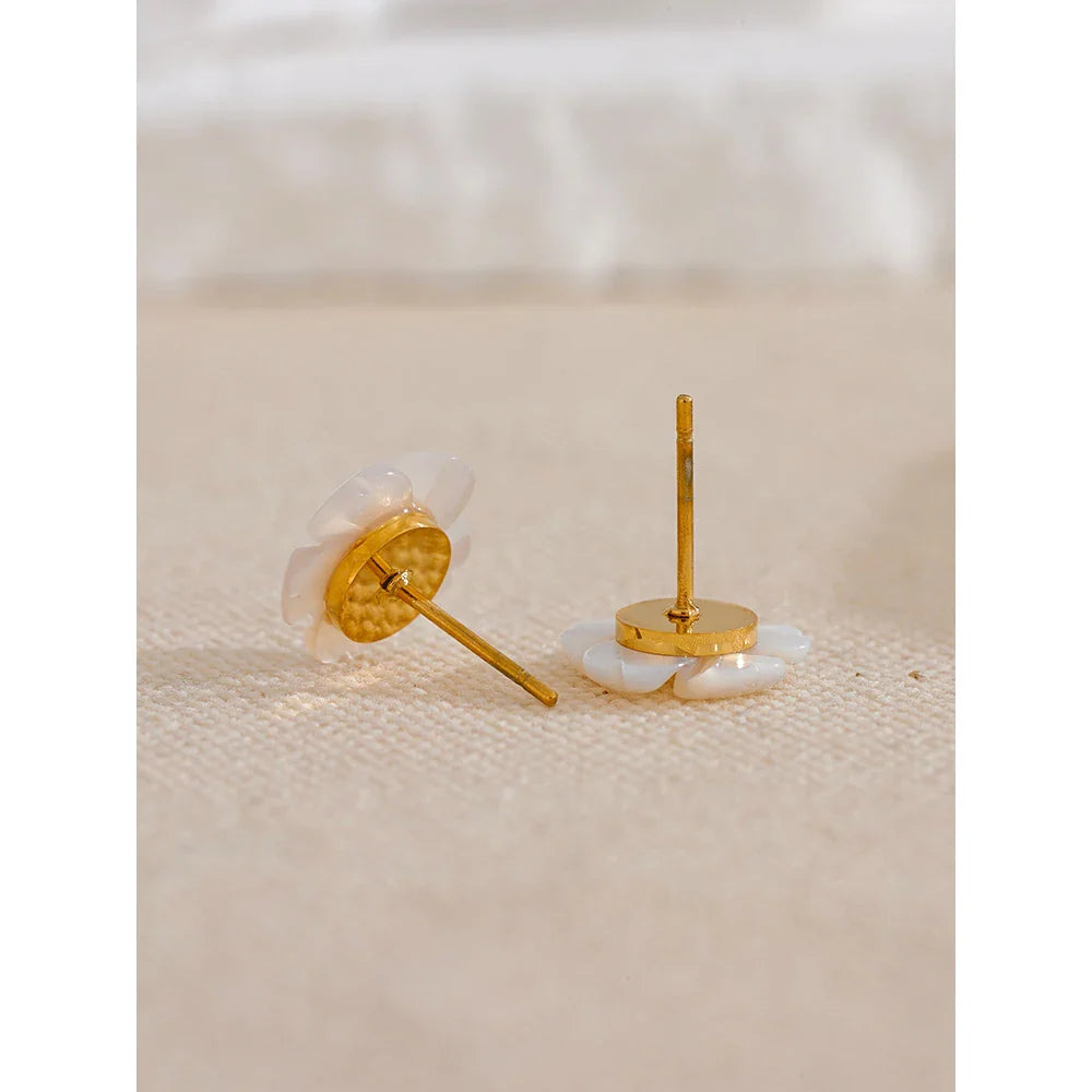 Flower Earrings White