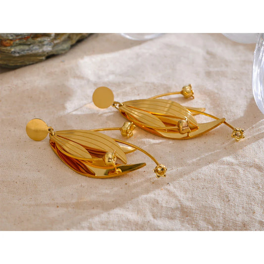 Dangle earrings flower
