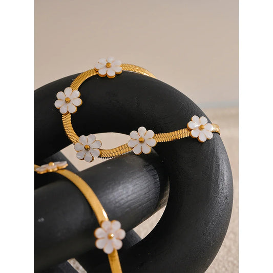 White Flower Necklace