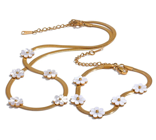 White Flower Necklace
