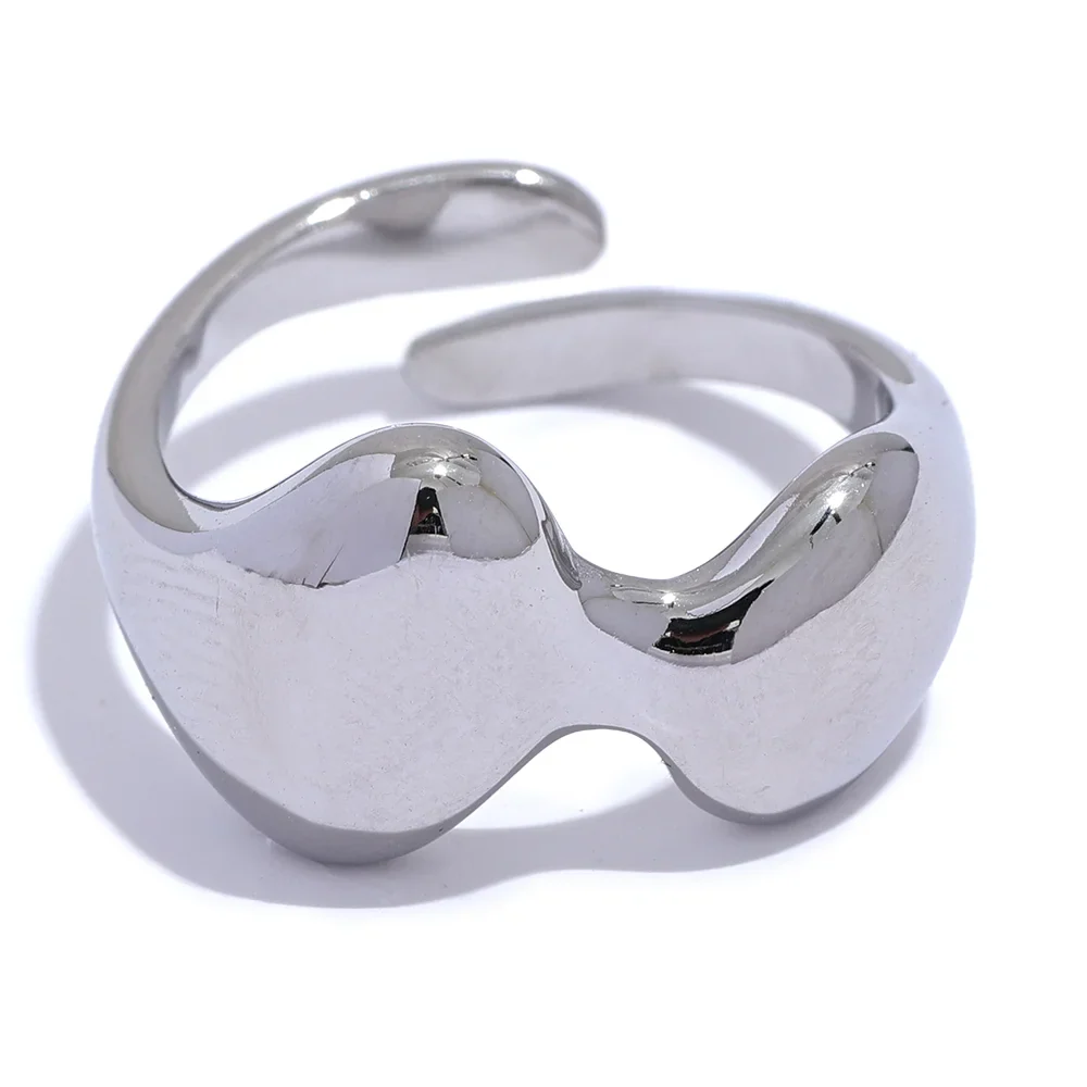 Twisted wedding rings