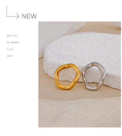 Gold twist ring
