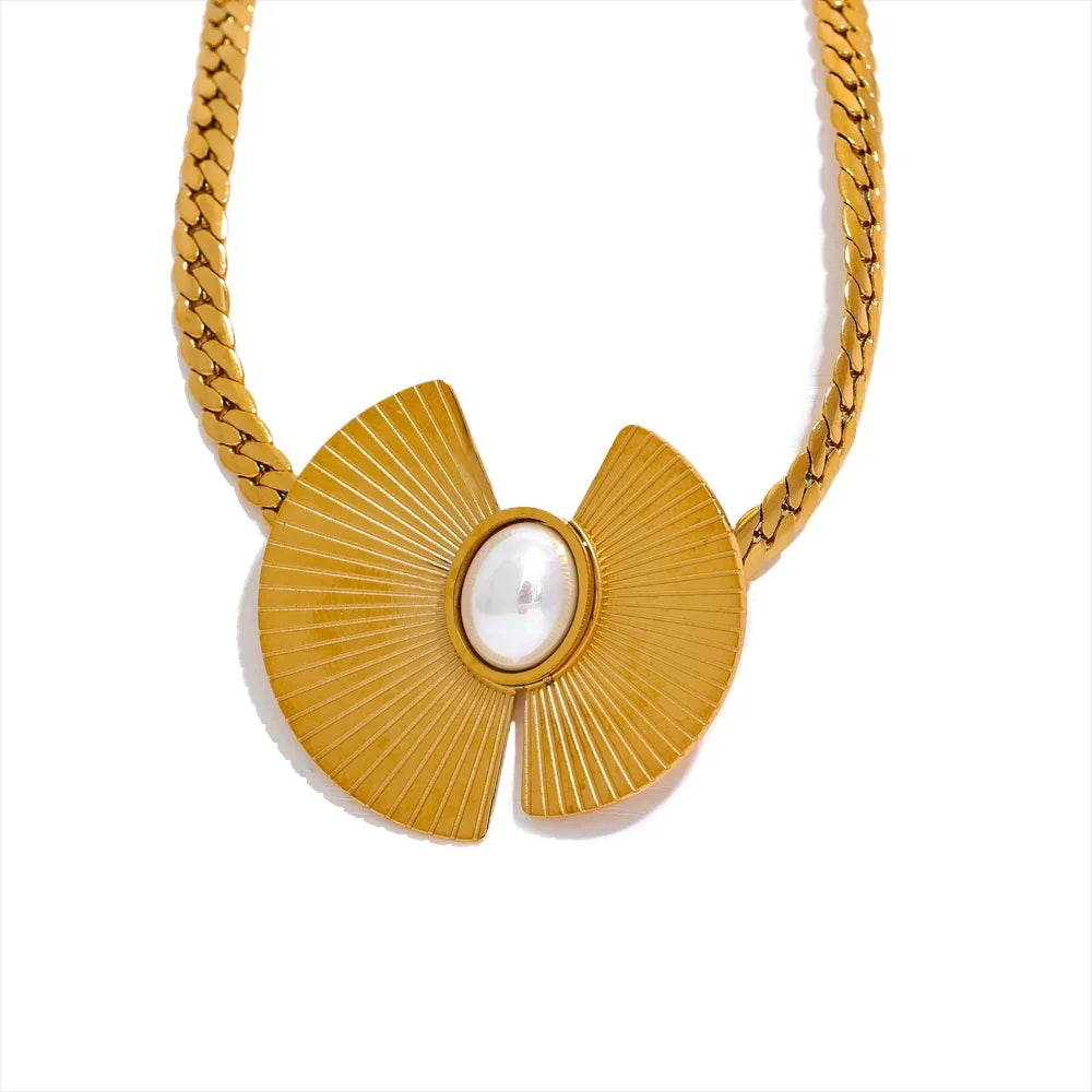 Imitation Pearl Fan Necklace