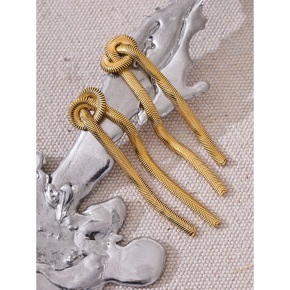 Chain dangle earrings