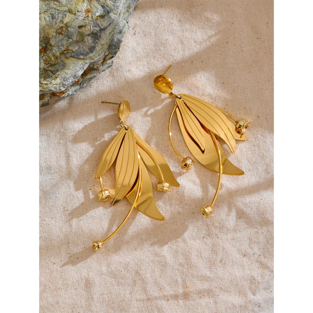 Dangle earrings flower