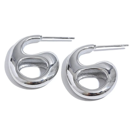 Minimalist gold earrings