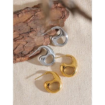 Minimalist gold earrings