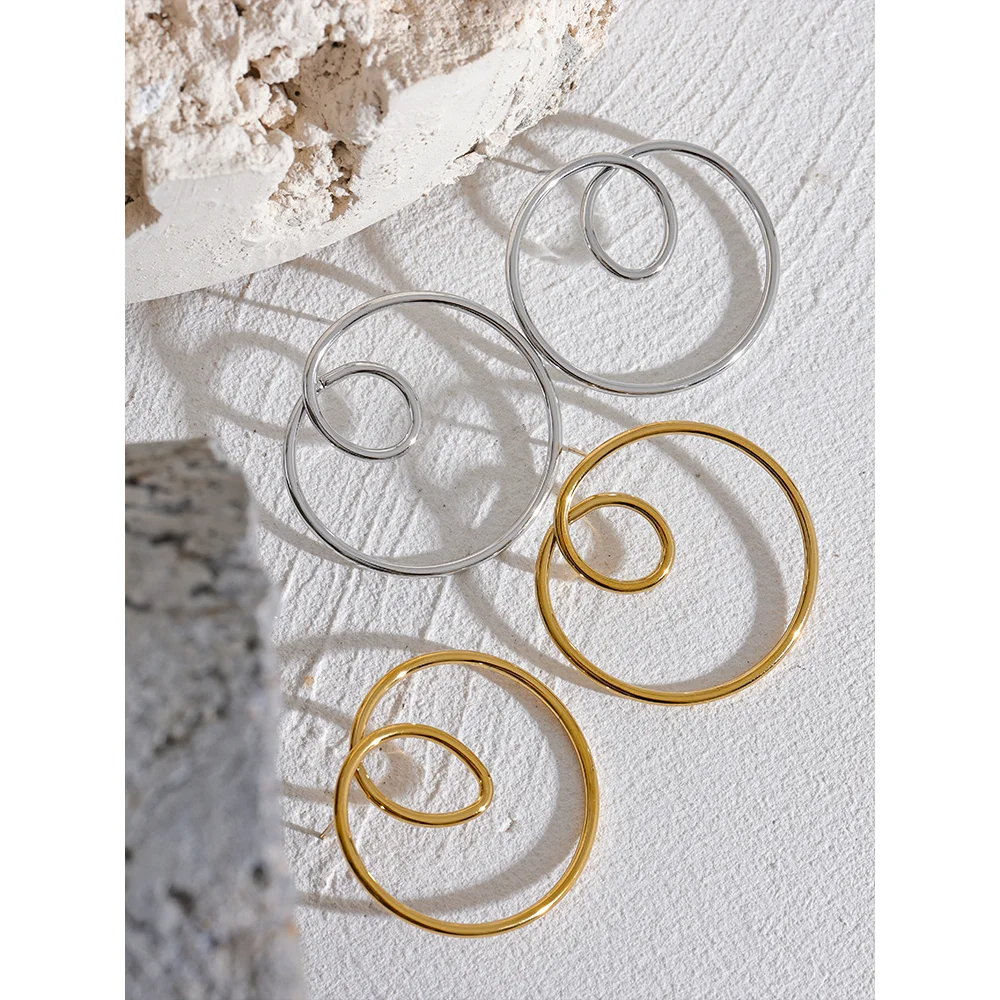 Round Knotted Hollow Stud Earrings