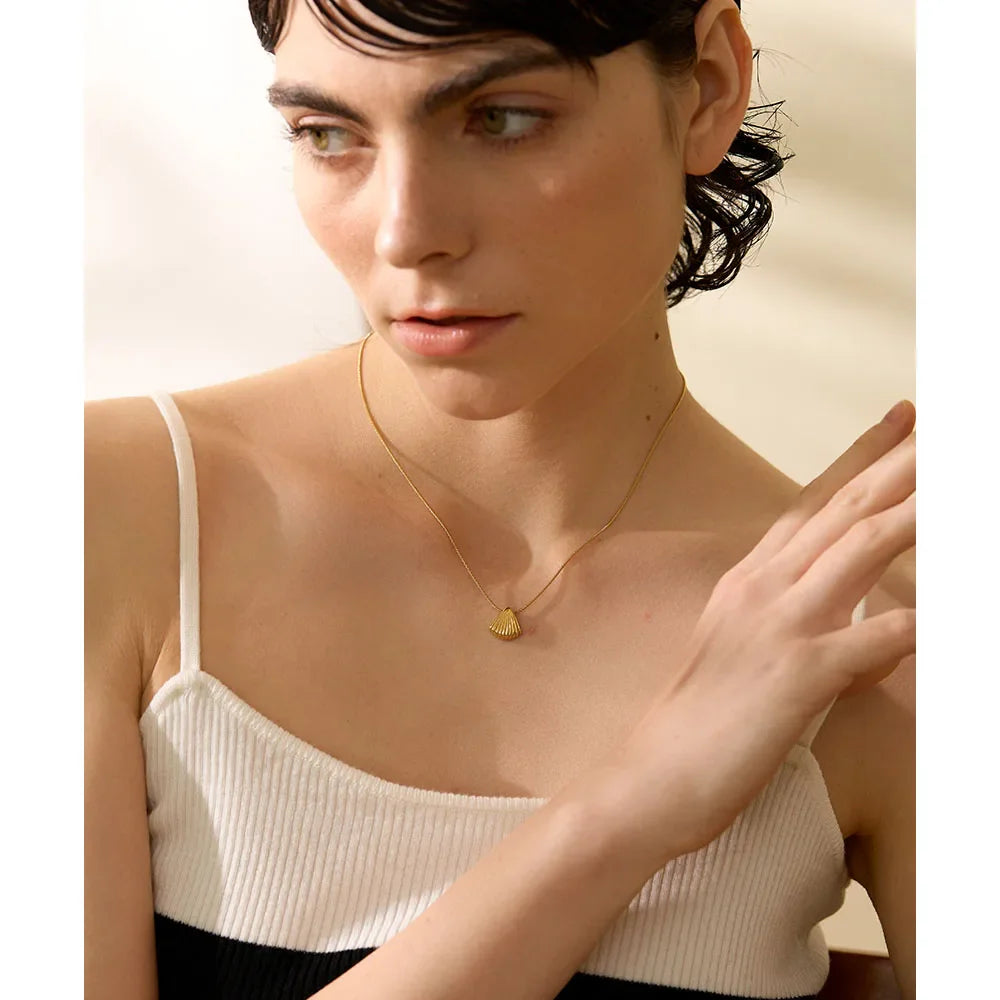 Shell Necklace Gold