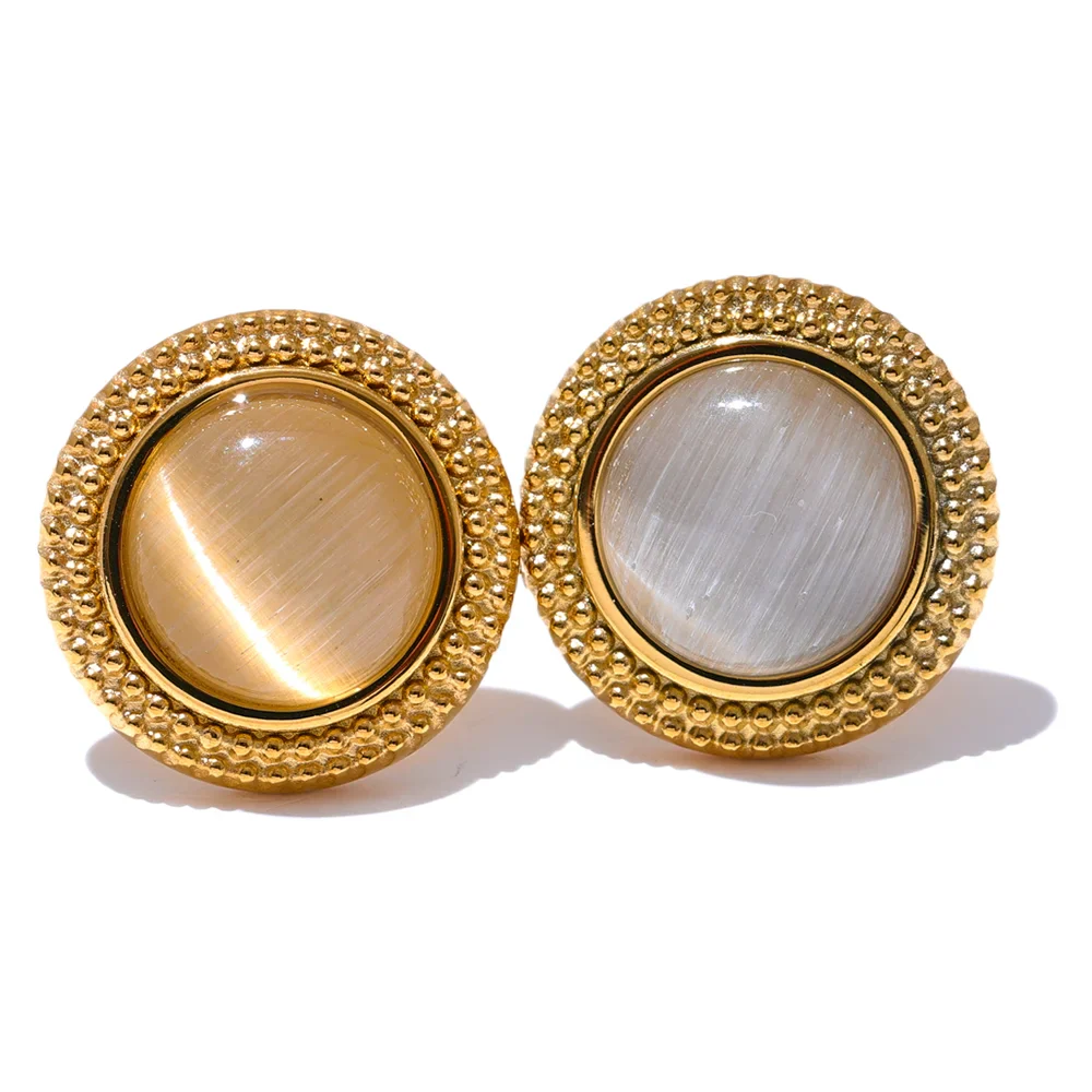 Stud earrings stone