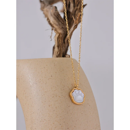 Natural Shell Claw Pendant Necklace