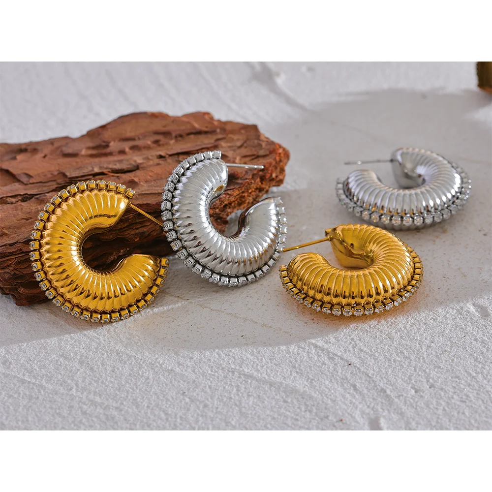 Gold geometric earrings