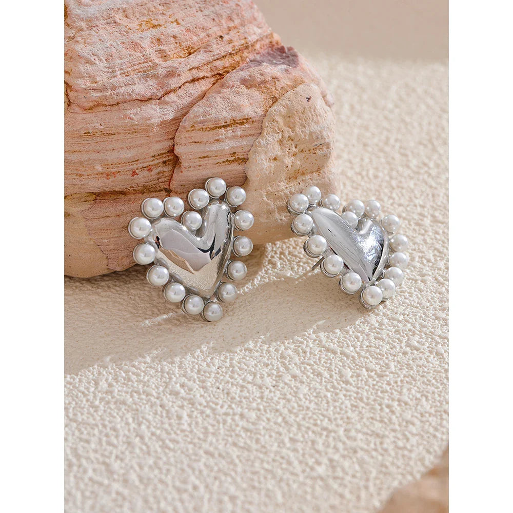 Heart pearl earrings
