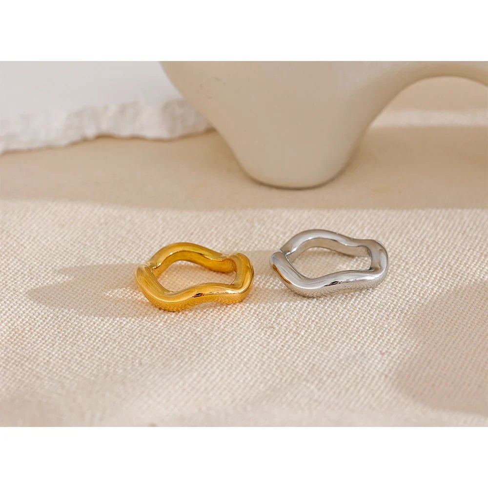 Gold twist ring