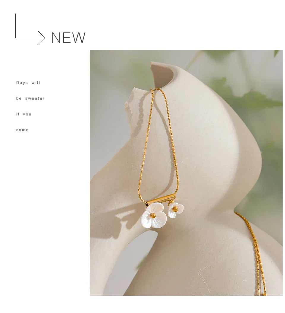 Acrylic Flower Pendant Necklace
