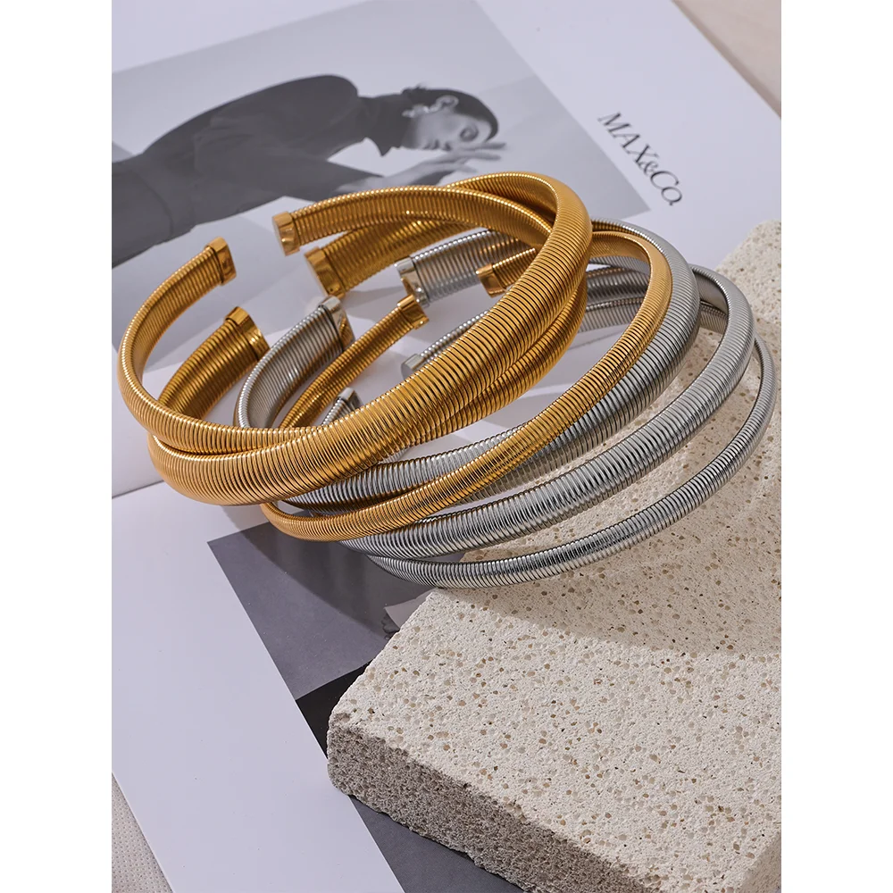 Thick Gold Choker Necklace