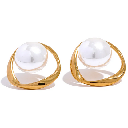 Chic Pearls Hollow Stud Earrings