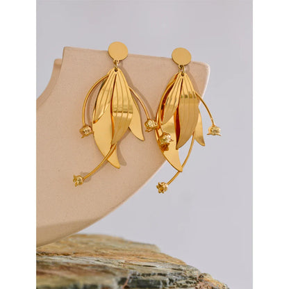 Dangle earrings flower