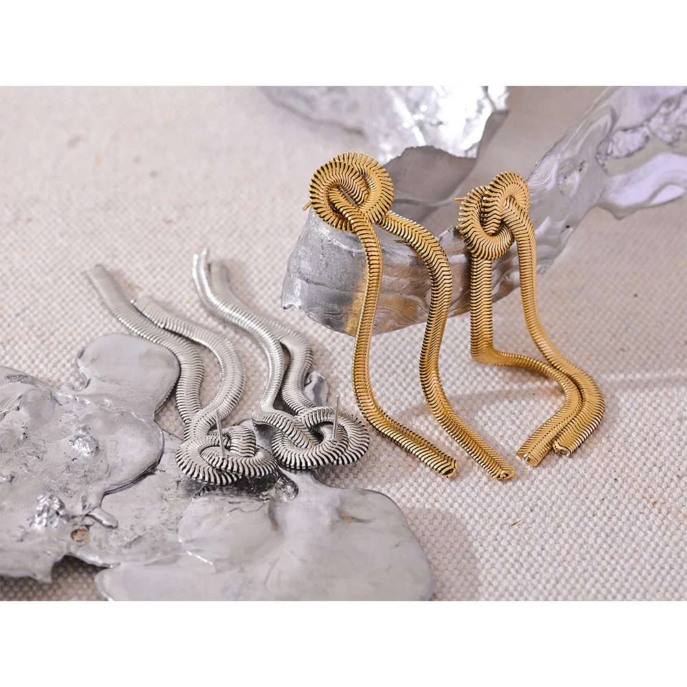 Chain dangle earrings