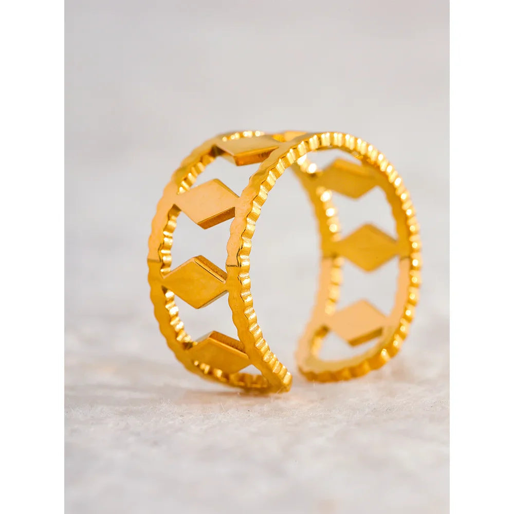 Rhombus engagement ring