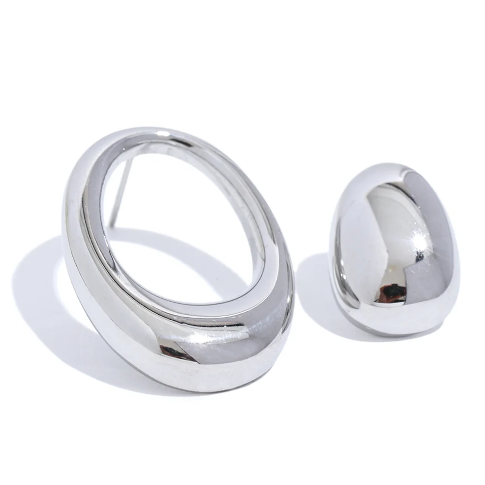 Round Hollow Asymmetric Stud Earrings