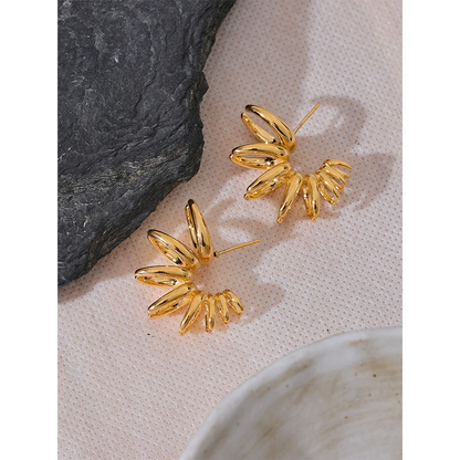 Geometric earrings gold