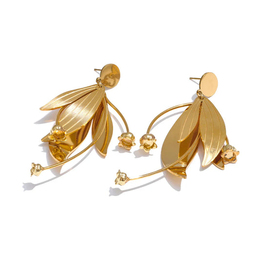 Dangle earrings flower