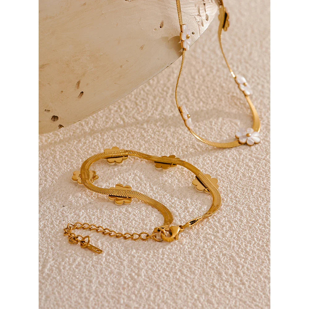 White Flower Necklace