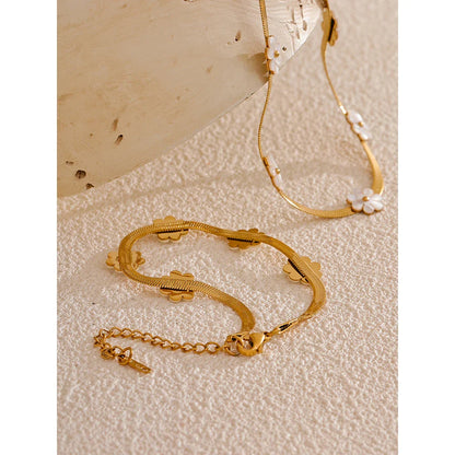 White Flower Necklace