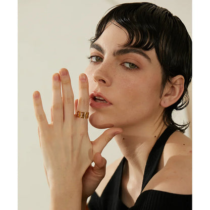 Rhombus engagement ring