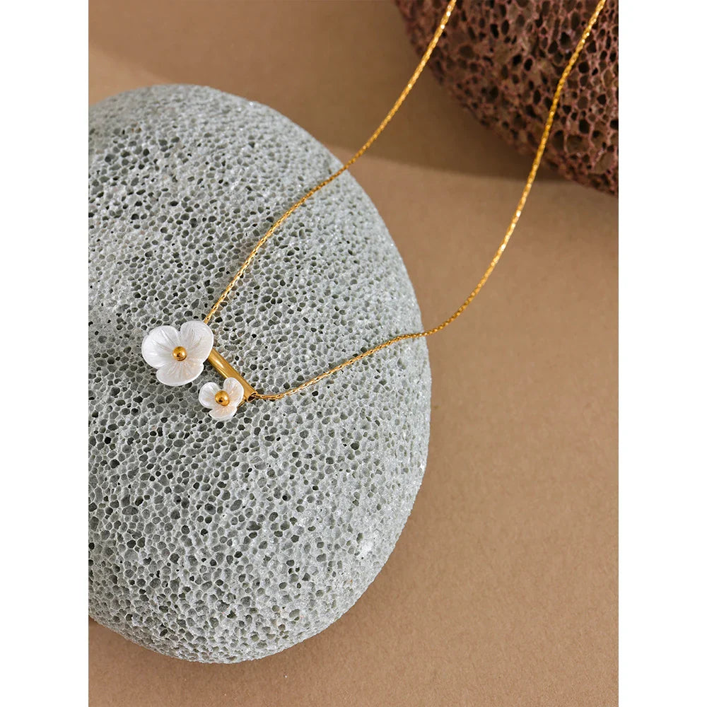 Acrylic Flower Pendant Necklace