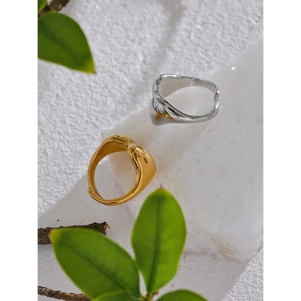 Twisted wedding rings