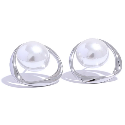 Chic Pearls Hollow Stud Earrings