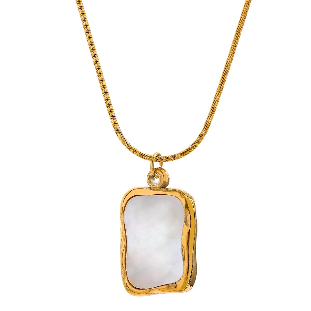 Shell Pendant Necklace