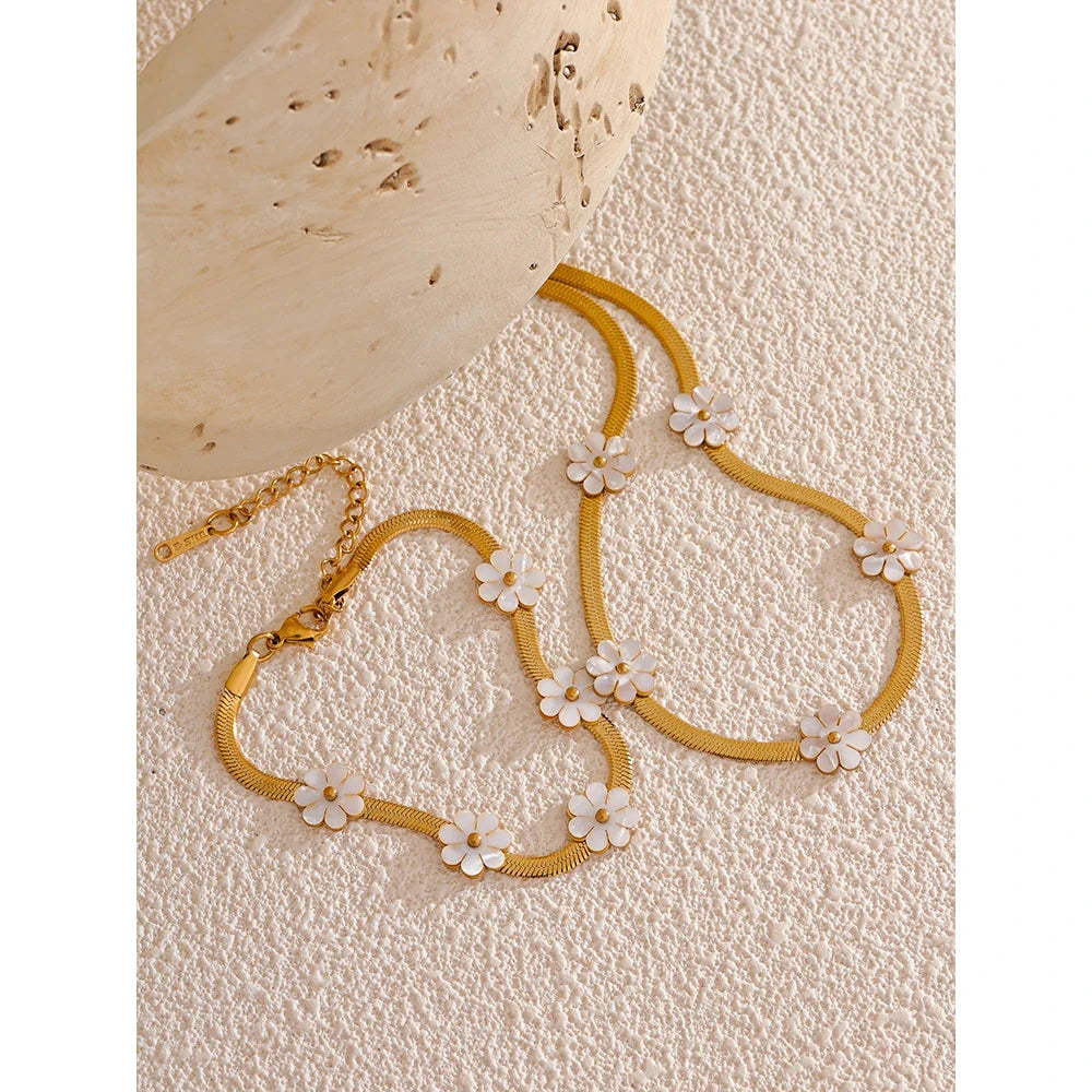 White Flower Necklace