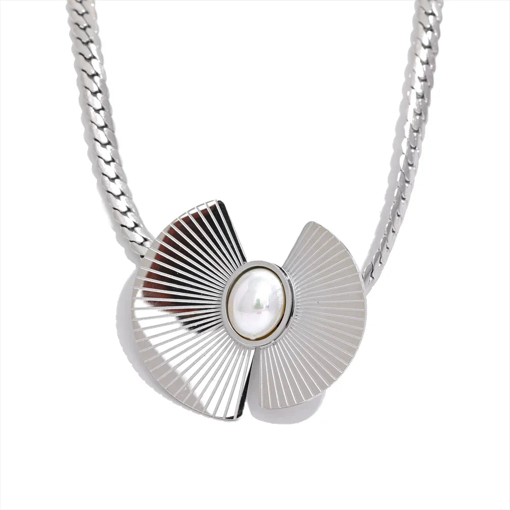 Imitation Pearl Fan Necklace