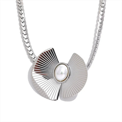 Imitation Pearl Fan Necklace